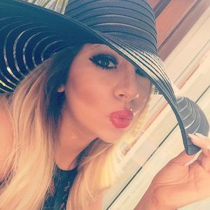 Meet your Posher, Tania